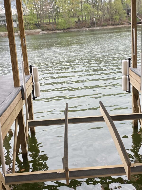 Double Corner Dock Mount w/soft rotating Polyform Fenders - Image 15