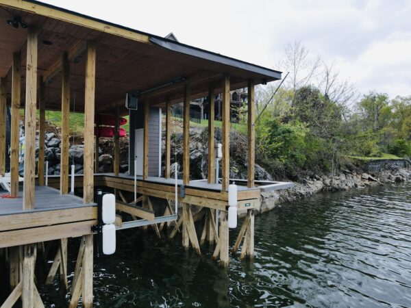 Double Corner Dock Mount w/soft rotating Polyform Fenders - Image 13